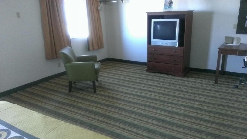 Super 8 by Wyndham West Haven image 8