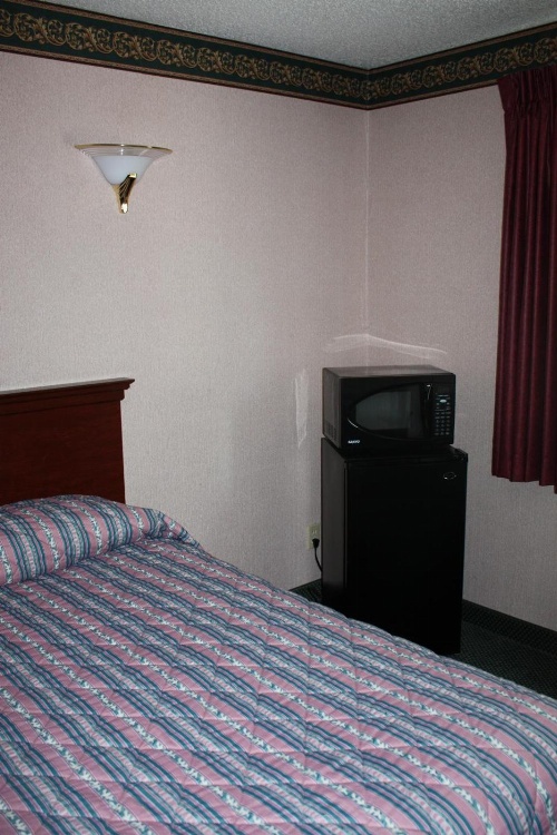 Super 8 by Wyndham West Haven image 2