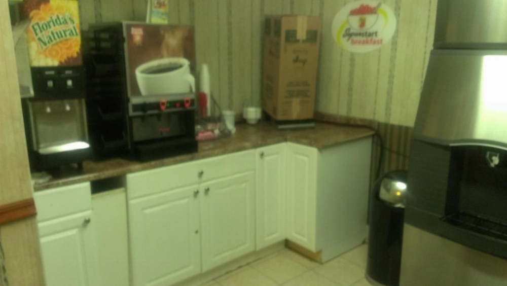 Super 8 by Wyndham West Haven Image 18