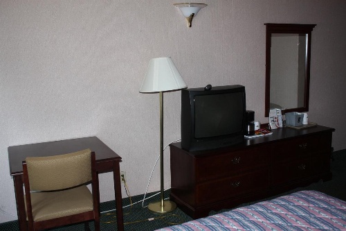 Super 8 by Wyndham West Haven image 3